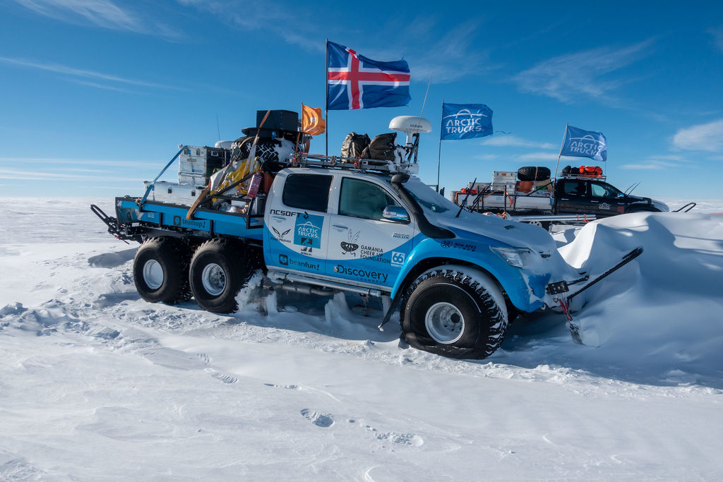 Arctic truck vehicle